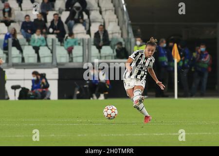 Turin, Italien. Oktober 2021. Lisa Boattin (Juventus FC Women) während des Juventus FC gegen Chelsea, UEFA Champions League Frauenfußballspiels in Turin, Italien, Oktober 13 2021 Quelle: Independent Photo Agency/Alamy Live News Stockfoto