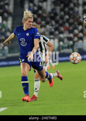 Turin, Italien. Oktober 2021. Millie Bright (Chelsea FC Women) während Juventus FC vs Chelsea, UEFA Champions League Frauen Fußballspiel in Turin, Italien, Oktober 13 2021 Quelle: Independent Photo Agency/Alamy Live News Stockfoto
