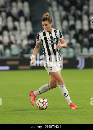 Turin, Italien. Oktober 2021. Cristiana Girelli (Juventus FC Women) während Juventus FC vs Chelsea, UEFA Champions League Women Football match in Turin, Italien, Oktober 13 2021 Quelle: Independent Photo Agency/Alamy Live News Stockfoto