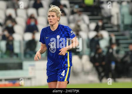 Turin, Italien. Oktober 2021. Millie Bright (Chelsea FC Women) während Juventus FC vs Chelsea, UEFA Champions League Frauen Fußballspiel in Turin, Italien, Oktober 13 2021 Quelle: Independent Photo Agency/Alamy Live News Stockfoto