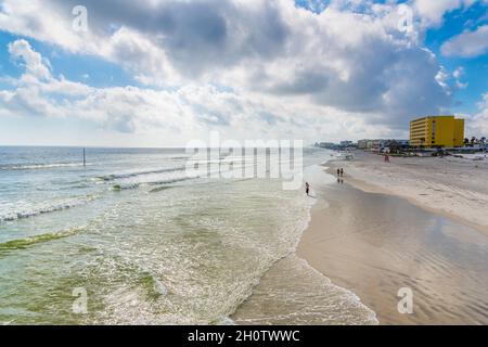 Wolken über der weltberühmten Küste von Dayton Beach. Florida, USA Stockfoto