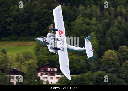 Sankt Wolfgang, Österreich - 5. Juli 2014: Oldtimer-Passagier-Wasserflugzeug. Der kalte Krieg und die Luftfahrt im Weltkrieg. Airshow-Anzeige. Gealterte kommerzielle amphibische Luft Stockfoto