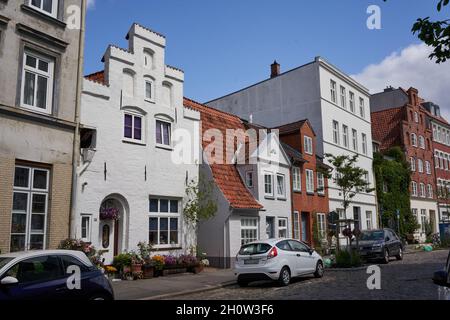 Lübeck, Deutschland - 20. Juli 2021 - ein typisches, mit einem Käfig abgestufte Giebelhaus Stockfoto