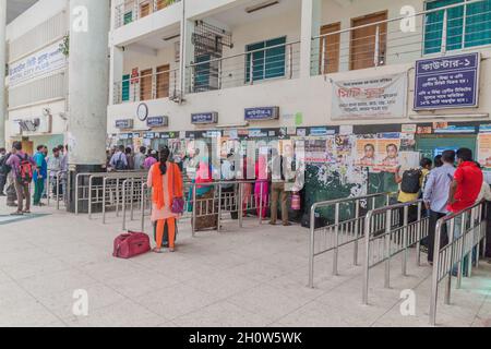 RAJSHAHI, BANGLADESCH - 9. NOVEMBER 2016: Ticketschalter am Bahnhof in Rajshahi, Bangladesch Stockfoto