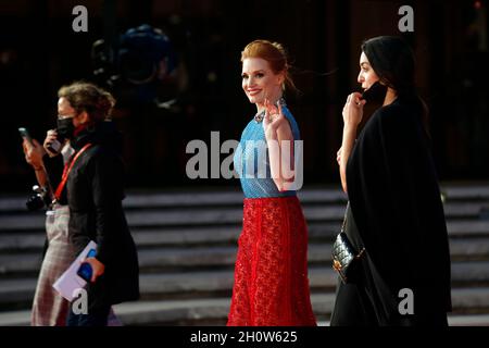 Rom, Italien. Oktober 2021. Die amerikanische Schauspielerin Jessica Chastain posiert für Fotografen während des roten Teppichs des Films The Eyes of Tammy Faye auf dem 16. Rome Film Fest . Rom (Italien), 14. Oktober 2021Foto Samantha Zucchi Insidefoto Kredit: Insidefoto srl/Alamy Live News Stockfoto