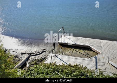 Niedrigwasser in klarem See Kalifornien, 2021 Stockfoto