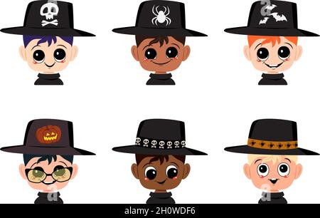 Set von Avataren Jungen verschiedener Nationalitäten mit großen Augen und weit glückliches Lächeln in spitzen Hexenhut. Kopf des Kindes mit glücklichen Gesicht. Halloween Party Dekoration Stock Vektor
