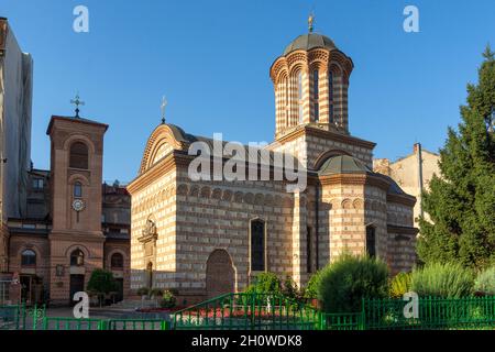 BUKAREST, RUMÄNIEN - 16. AUGUST 2021: Biserica Sfantul Anton Kirche in der Innenstadt (Altstadt) der Stadt Bukarest, Rumänien Stockfoto