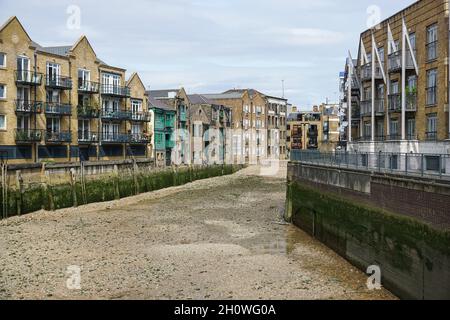 Ebbe auf der Themse am Limekiln Dock, London England Vereinigtes Königreich Großbritannien Stockfoto