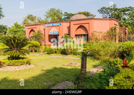 BAGERHAT, BANGLADESCH - 16. NOVEMBER 2016: Blick auf das Bagerhat Museum Bangladesch Stockfoto