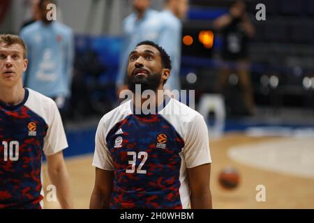 Sankt Petersburg, Russland. Oktober 2021. Darrun Hilliard (Nr. 32) aus Bayern beim Euroleague-Basketballspiel der Turkish Airlines zwischen Zenit Sankt Petersburg und dem FC Bayern München in der Sibur Arena in Sankt Petersburg.(Endstand; Zenit 79:71 Bayern) Credit: SOPA Images Limited/Alamy Live News Stockfoto