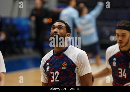 Sankt Petersburg, Russland. Oktober 2021. Darrun Hilliard (Nr. 32) aus Bayern beim Euroleague-Basketballspiel der Turkish Airlines zwischen Zenit Sankt Petersburg und dem FC Bayern München in der Sibur Arena in Sankt Petersburg.(Endstand; Zenit 79:71 Bayern) Credit: SOPA Images Limited/Alamy Live News Stockfoto