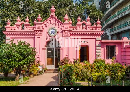 Gepäckraum ehemaliges Pförtnerhaus von Ahsan Manzil, ehemaliger Wohnpalast des Nawab von Dhaka, Bangladesch Stockfoto