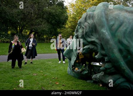 Skulpturenpark auf der Frieze und Frieze Masters International Art Fair im Regent's Park und Mayfair, London, England, Großbritannien Stockfoto