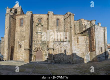 Kirche von Santiago, früher Ort des Militärordens der Ritter von Santiago. Caceres, Extremadura, Spanien Stockfoto