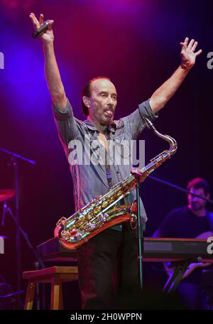 Hiawassee, GA, USA. Oktober 2021. Lee Greenwood auf der Bühne für Lee Greenwood in Concert auf der Georgia Mountain Fall Fair, Anderson Music Hall, Hiawassee, GA, 14. Oktober 2021. Quelle: Derek Storm/Everett Collection/Alamy Live News Stockfoto