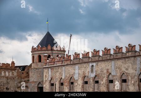 Medzhybish, Ukraine 05.07.2021. Medzhybish Festung in Podolien Region der Ukraine, an einem bewölkten Sommermorgen Stockfoto