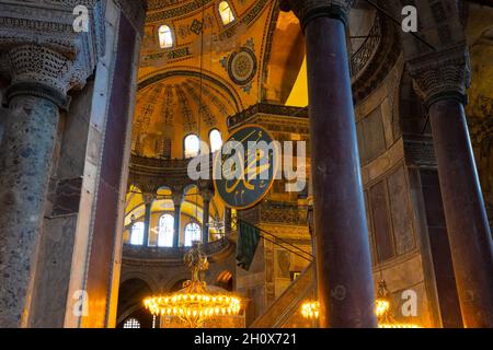 Istanbul Türkei - 10.6.2021: Kalligraphie des Namens des Propheten Mohammed in der Hagia Sophia Moschee in Istanbul. Ramadan, kandil, iftar, Laylat al qadr, ich Stockfoto