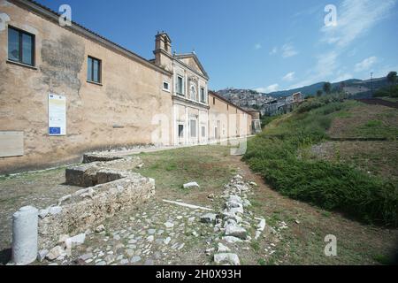 Die Certosa di Padula, auch bekannt als Kartause Padula, ist ein Kloster in der Provinz Salerno in Kampanien, Italien Stockfoto