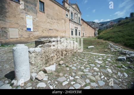 Die Certosa di Padula, auch bekannt als Kartause Padula, ist ein Kloster in der Provinz Salerno in Kampanien, Italien Stockfoto