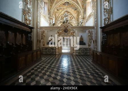 Die Kartause Certosa di Padula - Padula ist ein Kloster in der Provinz Salerno in Kampanien, Italien - Eingang zur Kirche saint lawrwnce Stockfoto