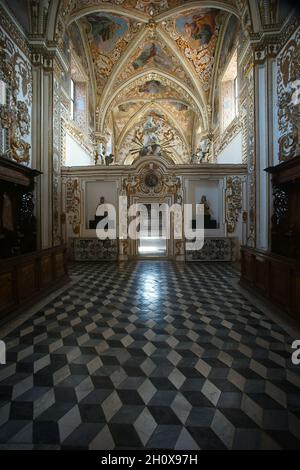 Die Kartause Certosa di Padula - Padula ist ein Kloster in der Provinz Salerno in Kampanien, Italien - Eingang zur Kirche saint lawrwnce Stockfoto