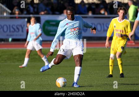 Poissy, Frankreich. Oktober 2021. Marcel Dessailly vom VCF während des Freundschafts-Fußballspiels zwischen Varietes Club de France (VCF) und CHI PSG (hopital de Poissy) zugunsten der Fondation des Hopitaux unter dem Vorsitz von Brigitte Macron, der Ehefrau des französischen Präsidenten, am 14. Oktober 2021 im Stade Leo Lagrange in Poissy, Frankreich - Foto Jean Catuffe/DPPI Quelle: DPPI Media/Alamy Live News Stockfoto