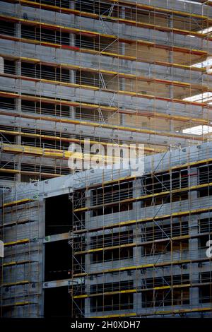 Berlin, Deutschland. Oktober 2021. Gerüstbauten auf der Baustelle des Heidestraßenviertels. Quelle: Carsten Koall/dpa/Alamy Live News Stockfoto