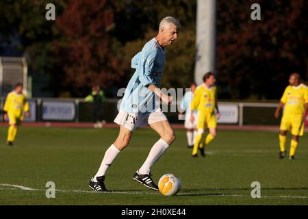 Poissy, Frankreich. Oktober 2021. Arsene Wenger vom VCF beim Freundschafts-Fußballspiel zwischen Varietes Club de France (VCF) und CHI PSG (hopital de Poissy) zugunsten der Fondation des Hopitaux unter dem Vorsitz von Brigitte Macron, der Ehefrau des französischen Präsidenten, am 14. Oktober 2021 im Stade Leo Lagrange in Poissy, Frankreich - Foto Jean Catuffe/DPPI Quelle: DPPI Media/Alamy Live News Stockfoto