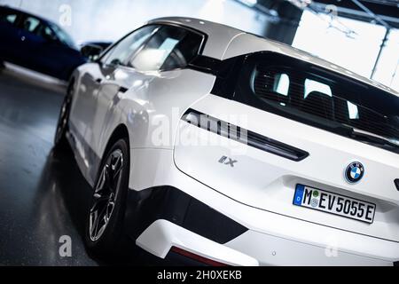 In Der Bundesrepublik Deutschland. September 2021. Ein BMW iX wird während einer BMW Presseveranstaltung gesehen. Quelle: Matthias Balk/dpa/Alamy Live News Stockfoto