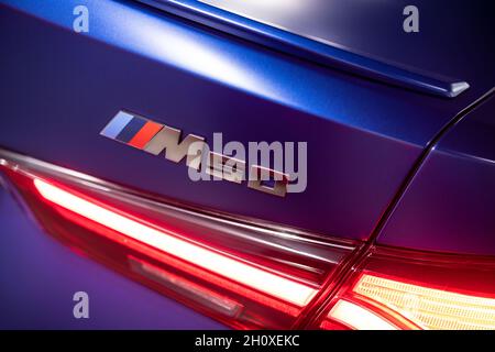 In Der Bundesrepublik Deutschland. September 2021. Der Schriftzug „M50“ ist auf dem Heck eines BMW i4 während einer BMW Presseveranstaltung zu sehen. Quelle: Matthias Balk/dpa/Alamy Live News Stockfoto