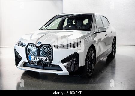 In Der Bundesrepublik Deutschland. September 2021. Ein BMW iX wird während einer BMW Presseveranstaltung gesehen. Quelle: Matthias Balk/dpa/Alamy Live News Stockfoto