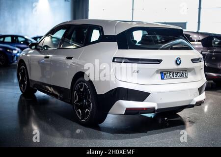 In Der Bundesrepublik Deutschland. September 2021. Ein BMW iX wird während einer BMW Presseveranstaltung gesehen. Quelle: Matthias Balk/dpa/Alamy Live News Stockfoto