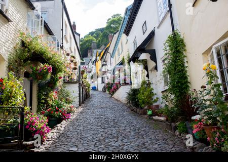 Schöne Aussicht auf die Straßen von Clovelly, schönes altes Dorf im Herzen von Devonshire, England Stockfoto