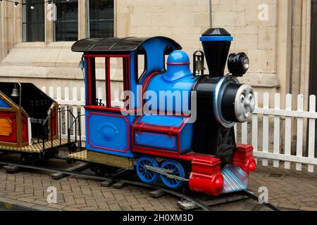 Thomas Kinderritt auf der Banbury Michaelmas Mop Fair, Oxfordshire, Großbritannien Stockfoto