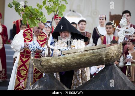 JEREWAN, ARMENIEN - 26. Dezember 2018: Die apostolische Reise von Papst Franziskus nach Armenien. Papst Franziskus, auf dem Platz der Republik, Jerewan. Stockfoto