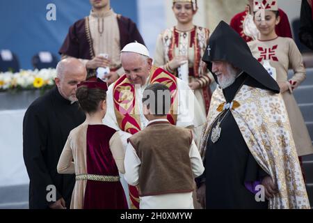 JEREWAN, ARMENIEN - 26. Dezember 2018: Die apostolische Reise von Papst Franziskus nach Armenien. Papst Franziskus, auf dem Platz der Republik, Jerewan. Stockfoto