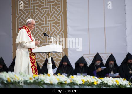 JEREWAN, ARMENIEN - 26. Dezember 2018: Die apostolische Reise von Papst Franziskus nach Armenien. Papst Franziskus, auf dem Platz der Republik, Jerewan. Stockfoto