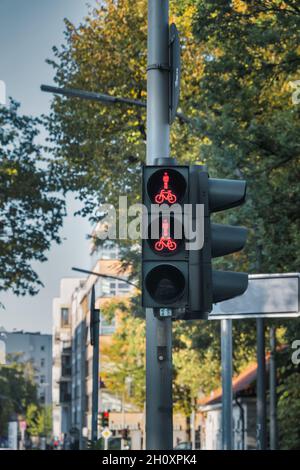 Ampel für Fußgänger und Fahrräder Stockfoto