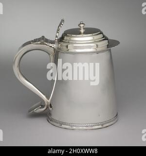 Tankard, C. 1710. Samuel Vernon (American, 1683-1737). Silber; mit Griff: 20,7 x 21,8 cm (8 1/8 x 8 9/16 in.). Stockfoto