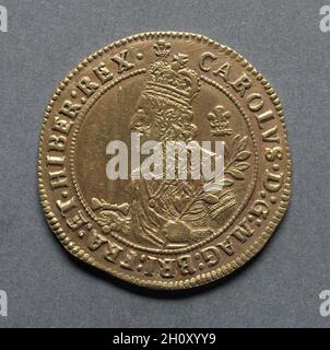 Triple Unite oder Three Pound Piece: Charles I (Vorderseite), 1644. England, Karl I., 1625-1649. Gold; Durchmesser: 3.9 cm (1 9/16 Zoll). Stockfoto