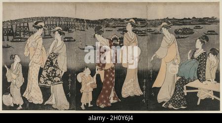 Genießen Sie den Abend Cool entlang des Sumida River, c. 1797-98. Kitagawa Utamaro (Japanisch, 1753?-1806). Triptychon von Holzschnitten; Tinte und Farbe auf Papier; insgesamt: 37.5 x 25.3 cm (14 3/4 x 9 15/16 Zoll). Die Menschen, die die Ry?goku Brücke über den Sumida River überbrücken, und diejenigen, die auf den Partybooten unten sind, genießen das Sommerfeuerwerk. Unter einer Gruppe, die sich am Flussufer versammelt, steht ein kleiner Junge, der in der einen Hand sein im Käfig gebautes Cricket hält, und in der anderen Hand eine junge Frau. Links führt ein Junge mit einer Laterne, die den Namen des Restaurants, für das er arbeitet, „?noshi“, zwei Frauen weg. Stockfoto