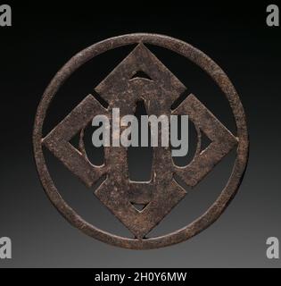 Schwertwächter (Tsuba), Anfang bis Mitte des 19. Jahrhunderts. Japan, Edo-Zeit (1615-1868). Eisen; Durchmesser: 7.4 cm (2 15/16 in.). Stockfoto