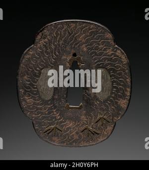 Schwertwächter, Anfang bis Mitte des 19. Jahrhunderts. Japan, Edo-Zeit (1615-1868). Eisen; insgesamt: 6.8 x 7.4 cm (2 11/16 x 2 15/16 Zoll). Stockfoto