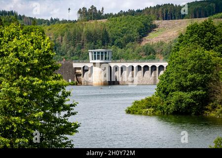 Deutschland, Attendorn, Staumauer der Listertalsperre, ein Seitenarm der 1965 bauten Biggetalsperre. Stockfoto