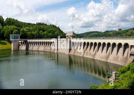 Deutschland, Attendorn, Staumauer der Listertalsperre, ein Seitenarm der 1965 bauten Biggetalsperre. Stockfoto