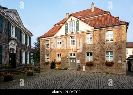 Deutschland, Nordrhein-Westfalen, Herdecke, Stiftsplatz 3, Steinbrinckhaus, Ein schieferes zweigeschossiges Fachwerkhaus im Stil einer Unternehm Stockfoto