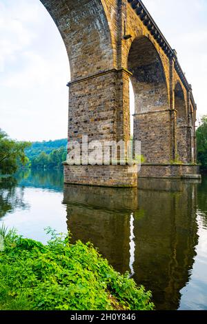 Deutschland, Nordrhein-Westfalen, Herdecke, Ruhrviadukt, Blick vom Harkortsee Stockfoto