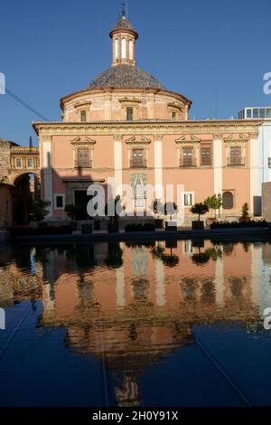 Valencia City, Spanien. Valencia Basilica de Virgen de Los Desamparados Blick von der Plaza Decimo Junio Bruto Stockfoto