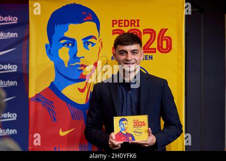 Barcelona, Spanien. Oktober 2021. Pedri während seiner Vertragsverlängerung Unterzeichnung als FC Barcelona Spieler in Barcelona, am 15. Oktober 2021 (Credit: Gerard Franco) Credit: DAX Images/Alamy Live News Stockfoto